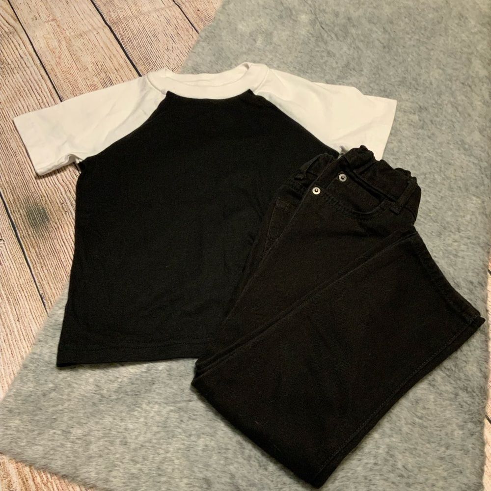 Kid’s NWOT The Children’s Place Black Skinny Jeans & Arizona B/W T-shirt